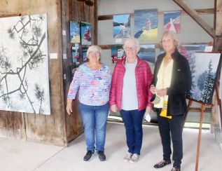 s: From left: Betty Hunter, Liz Jackson, Linda Rush at EJH Creations on the Backroads Studio Tour. Photo/Craig Bakay